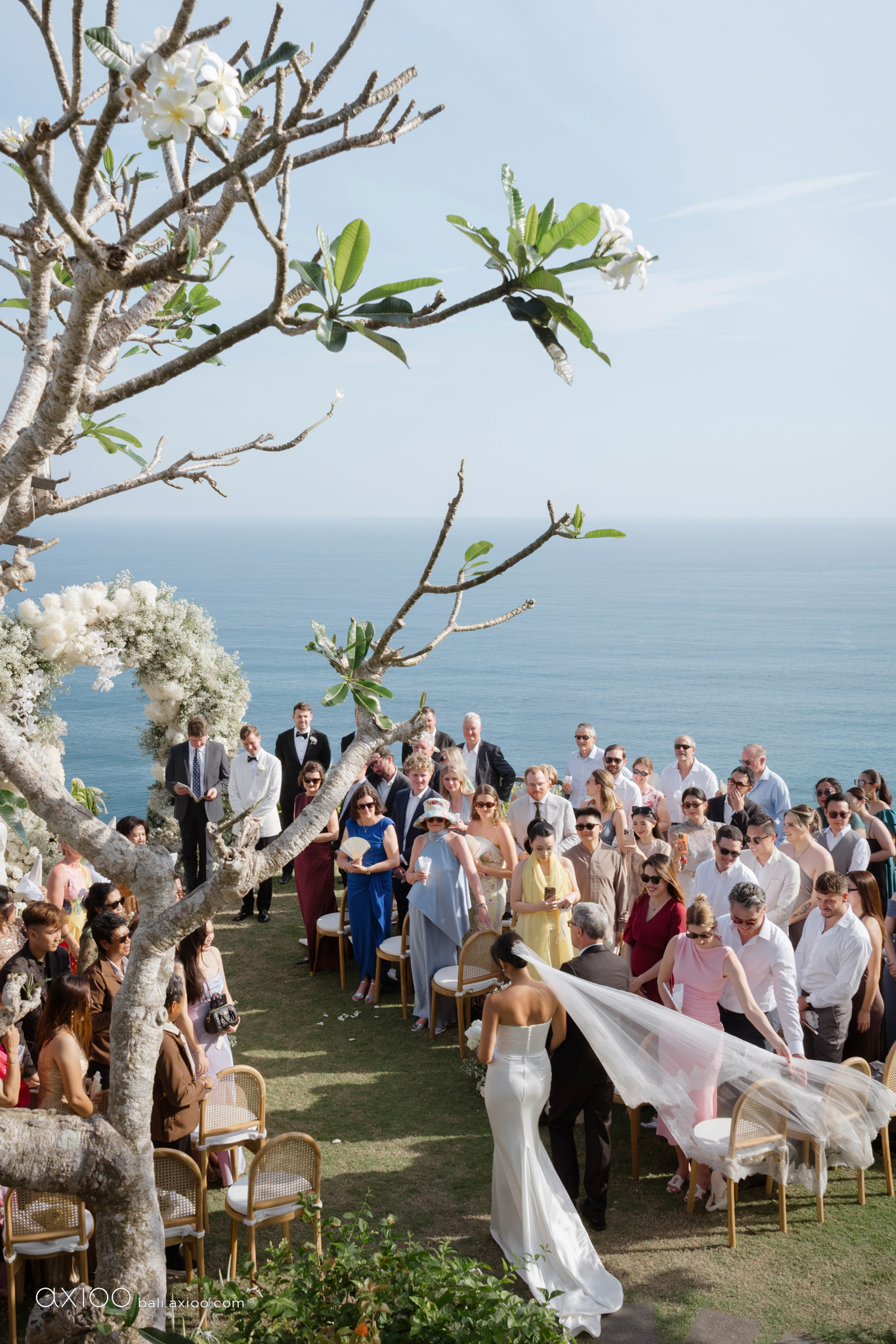 Axioo: In the Spur of the Moment